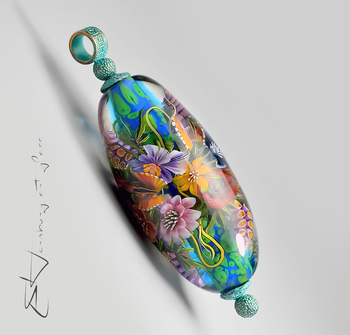 Pendant. Lampwork glass pendant.