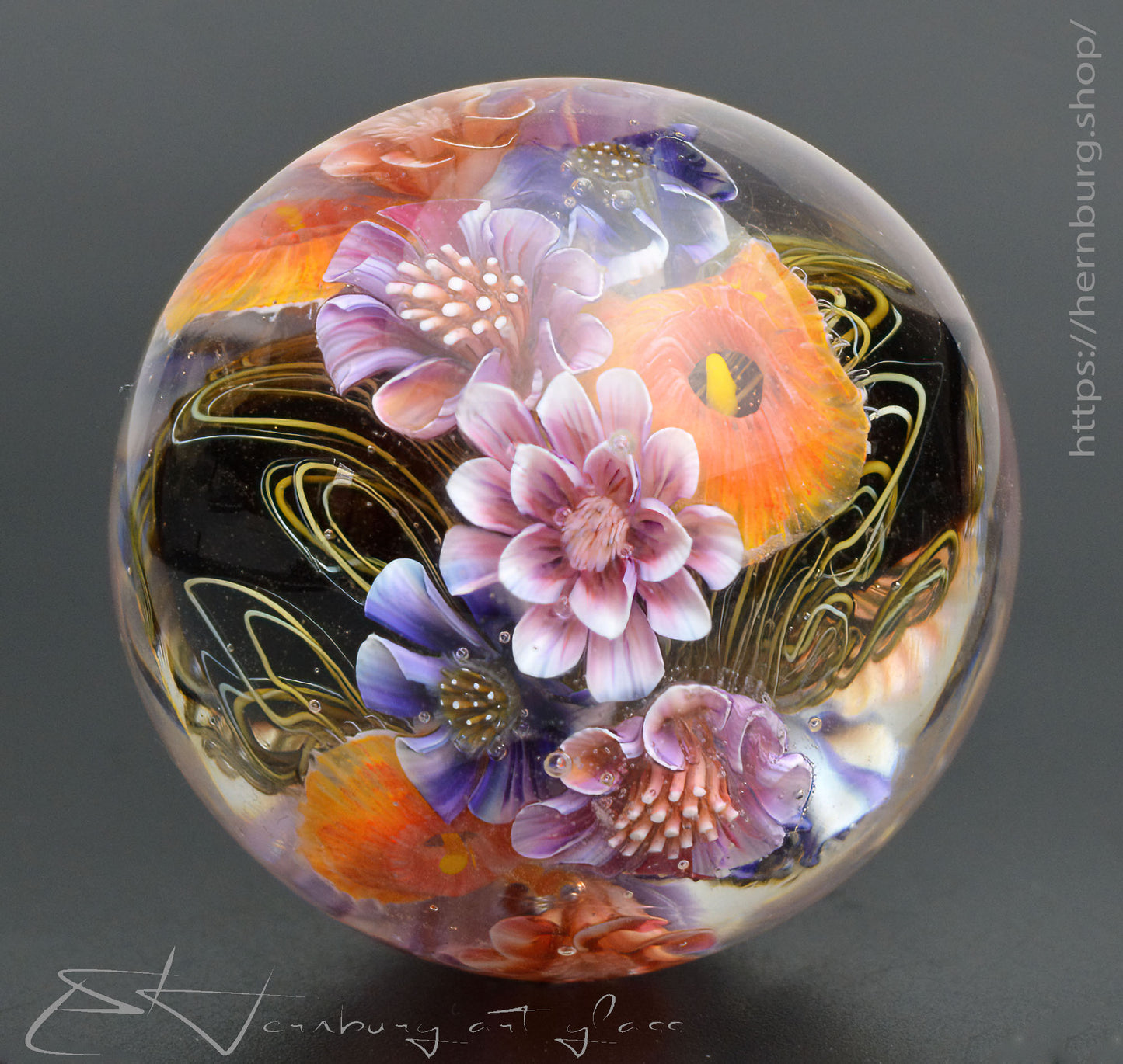 Marble "Flarebloom" Glass. Collectible sphere. Diameter — 40 mm (1.57”).