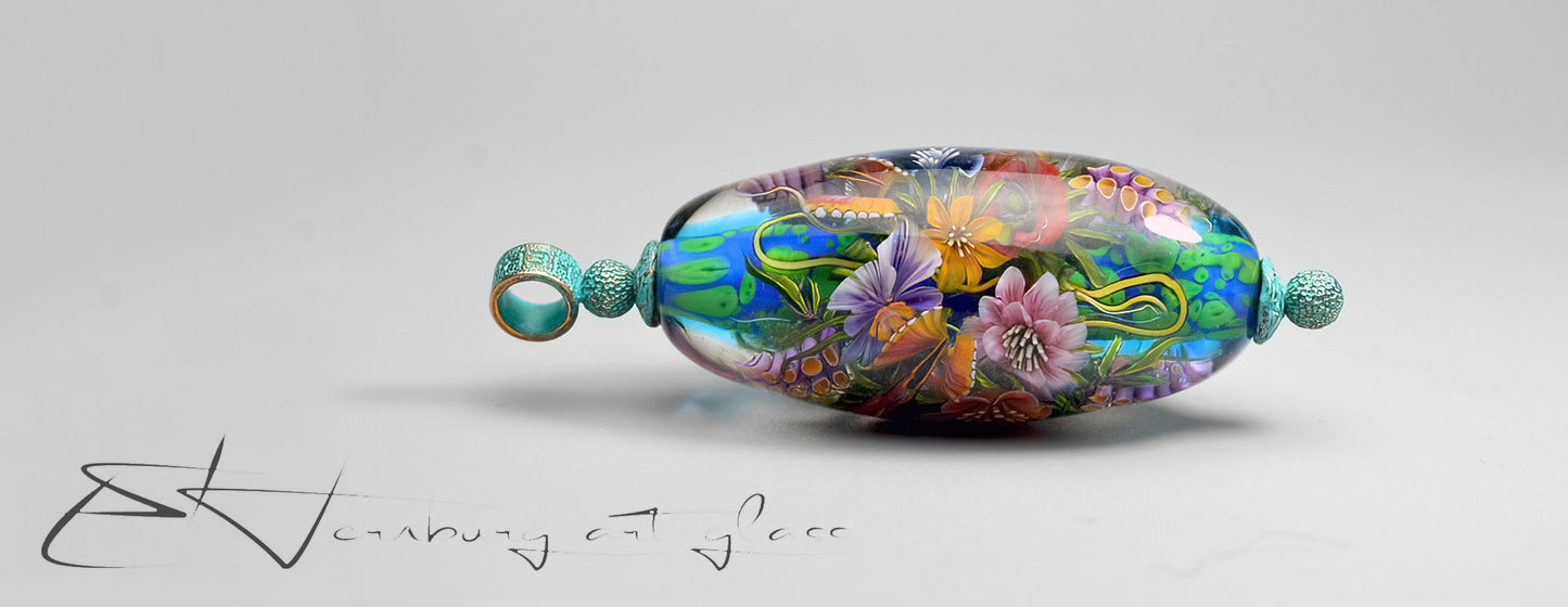 Pendant. Lampwork glass pendant.