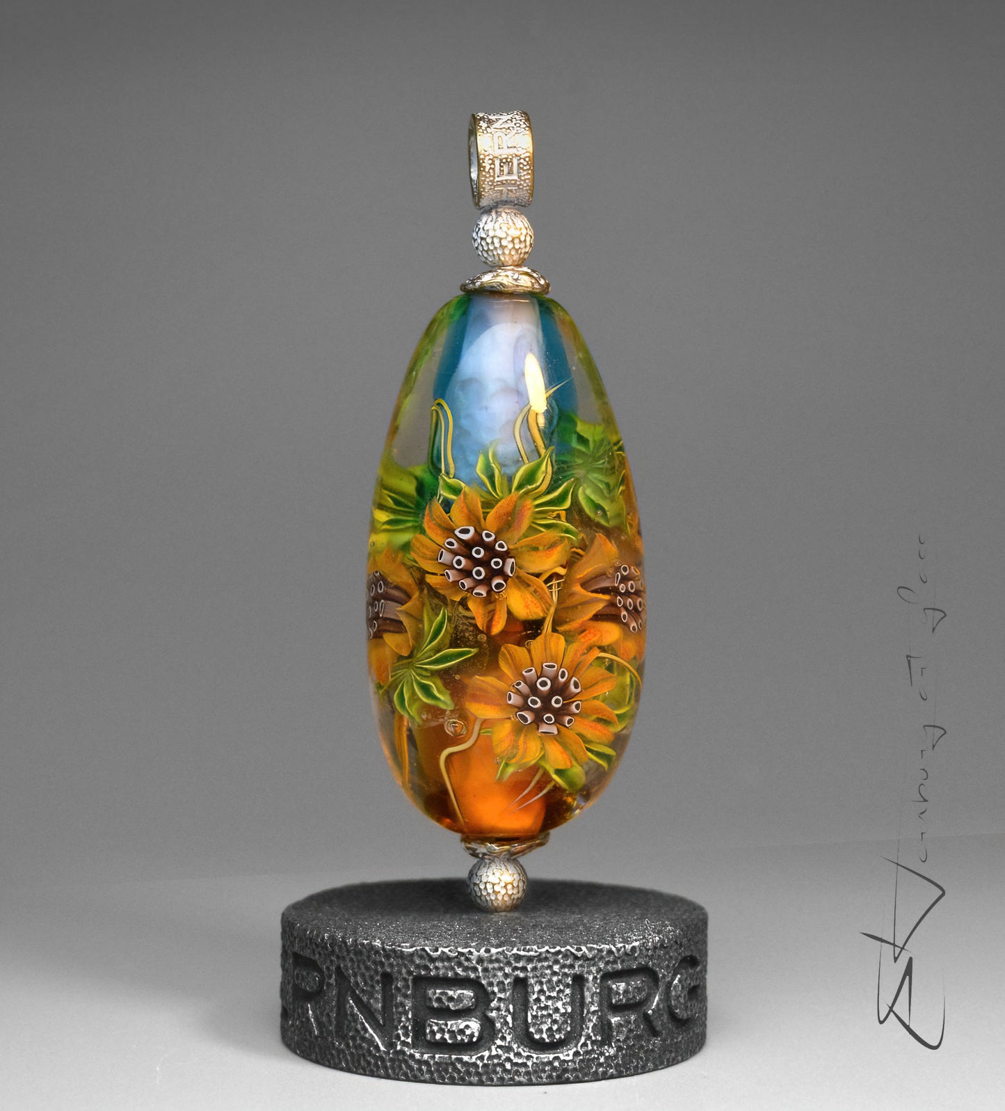 Pendant. Lampwork glass pendant.