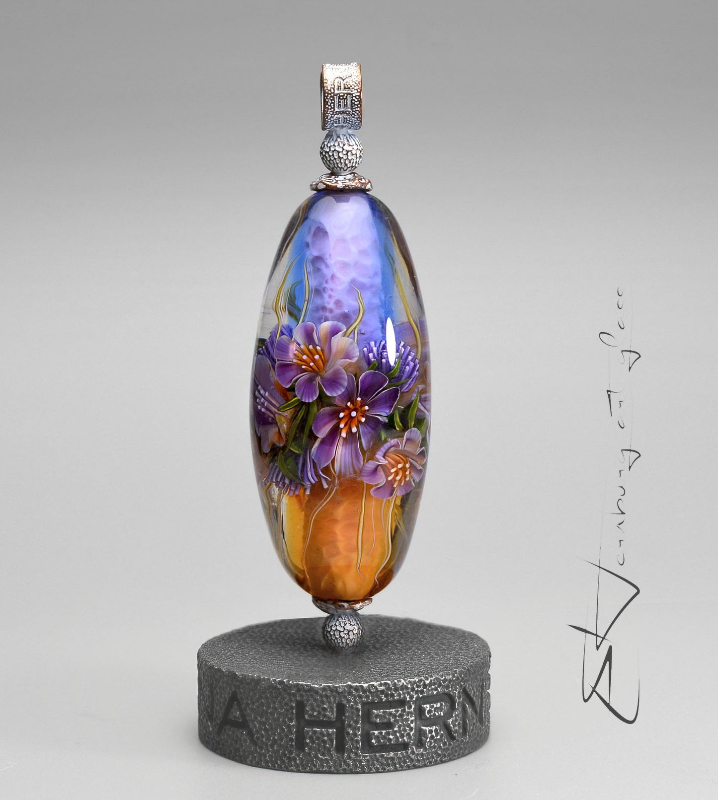 Pendant. Lampwork glass pendant.