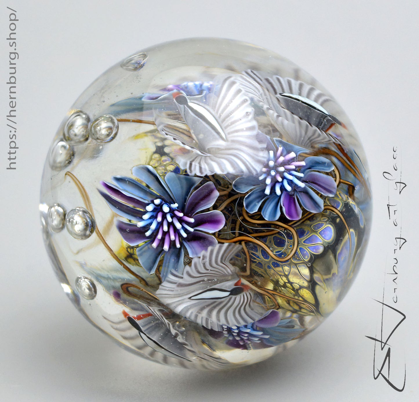 Marble "Postcard from Kyoto" Glass. Collectible sphere. Diameter — 39 mm (1.54”).