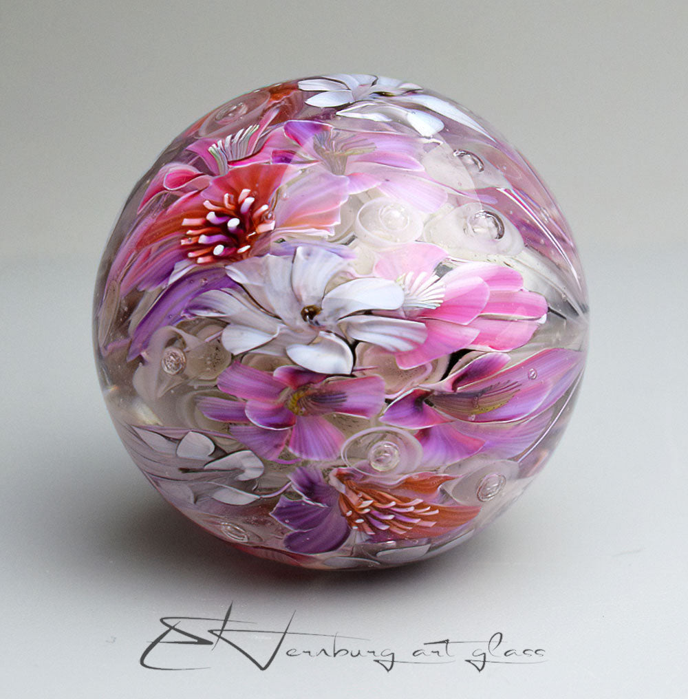Marble "Kiss" Glass. Collectible sphere. Diameter — 40 mm (1.57”).