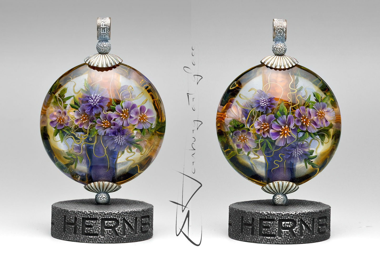 Pendant. Lampwork glass pendant.