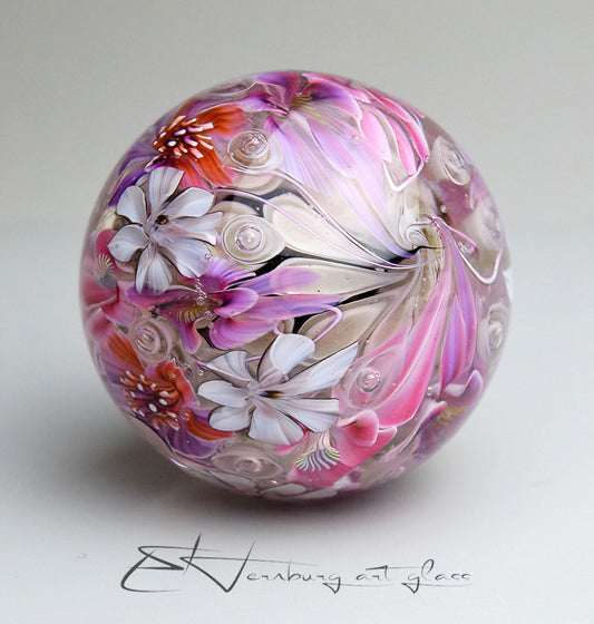 Marble "Kiss" Glass. Collectible sphere. Diameter — 40 mm (1.57”).