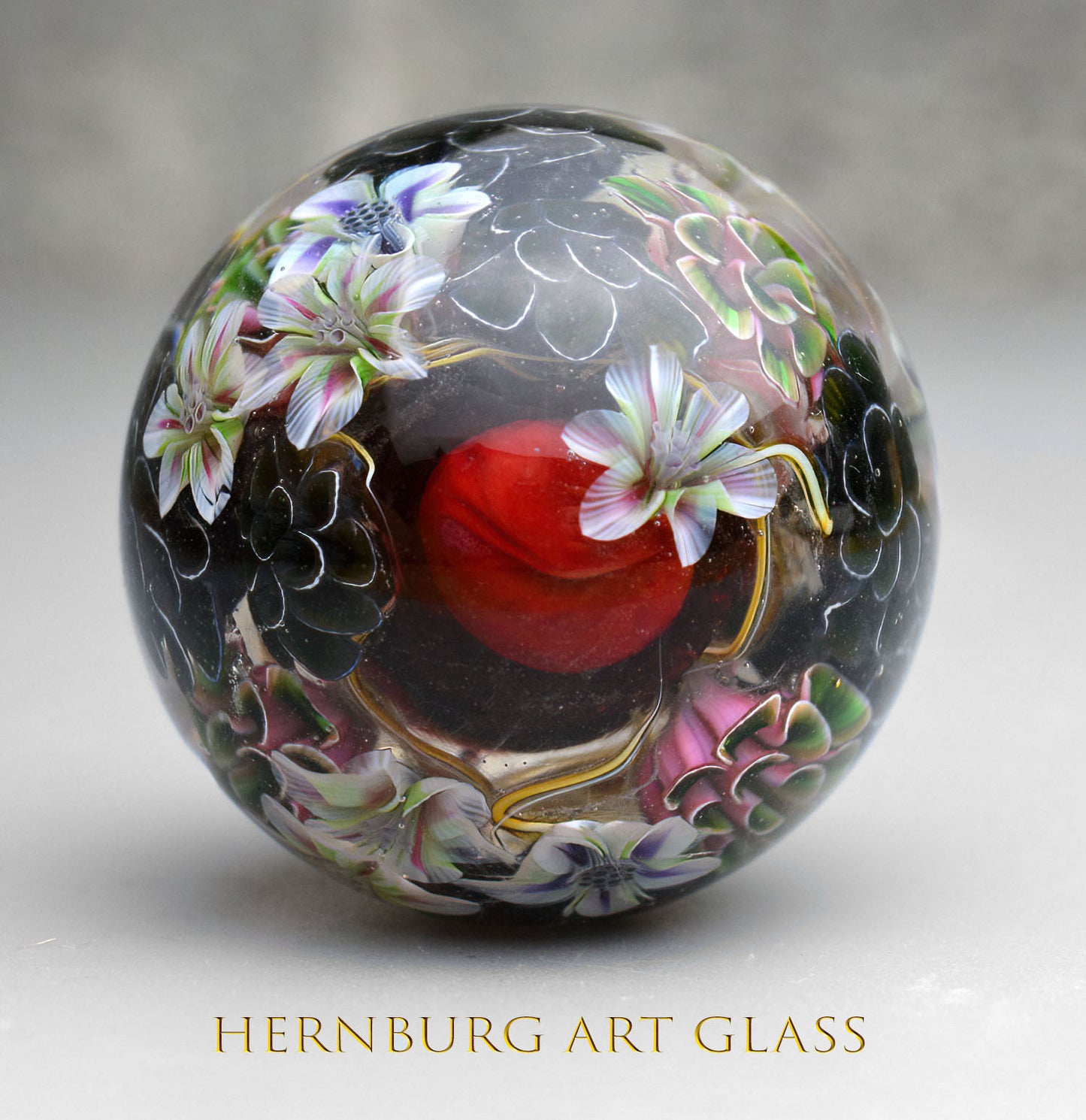 Marble. Collectible Sphere “Living Lace: Victory”. Glass. . Diameter — 40 mm (1.57”)