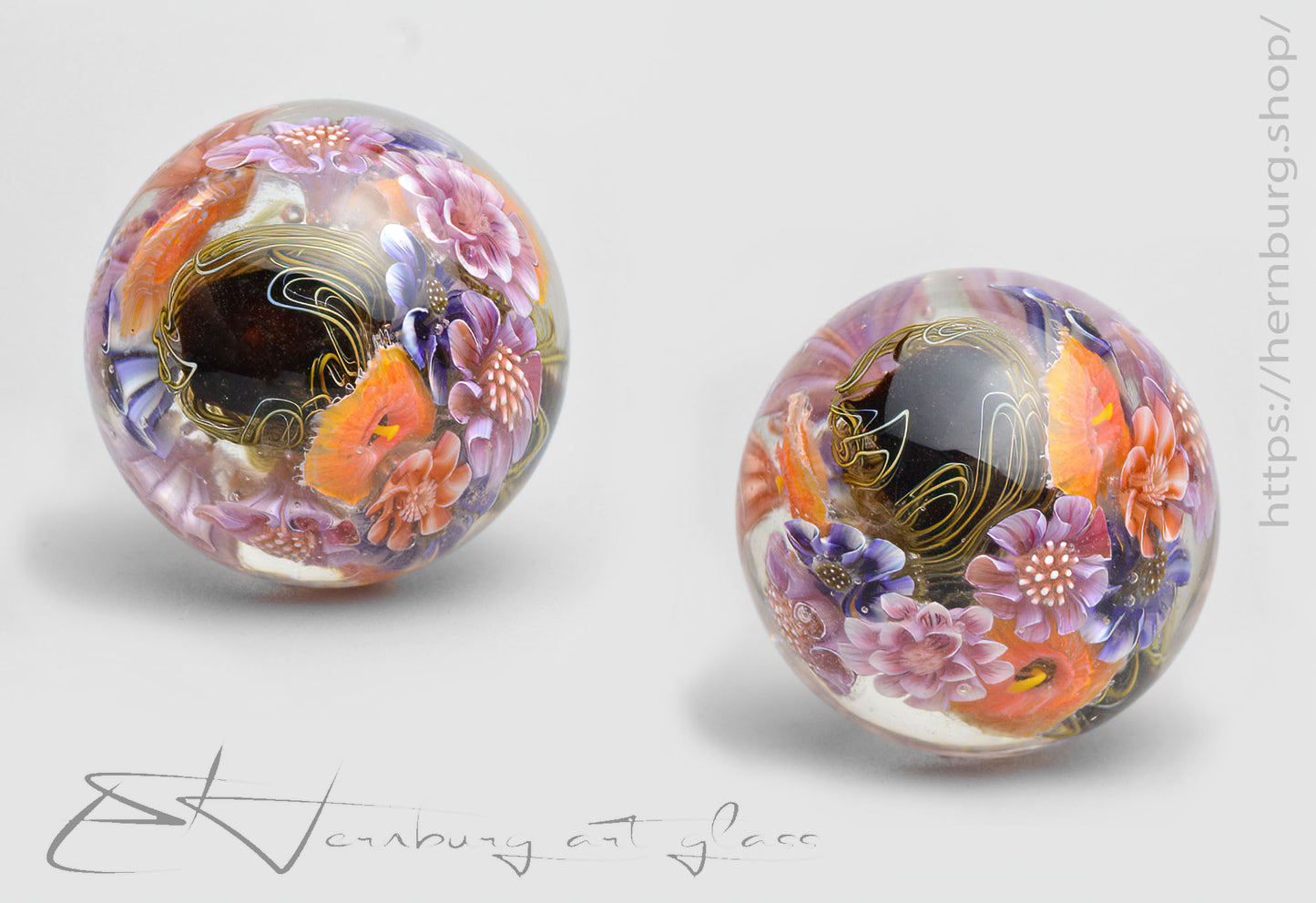 Marble "Flarebloom" Glass. Collectible sphere. Diameter — 40 mm (1.57”).