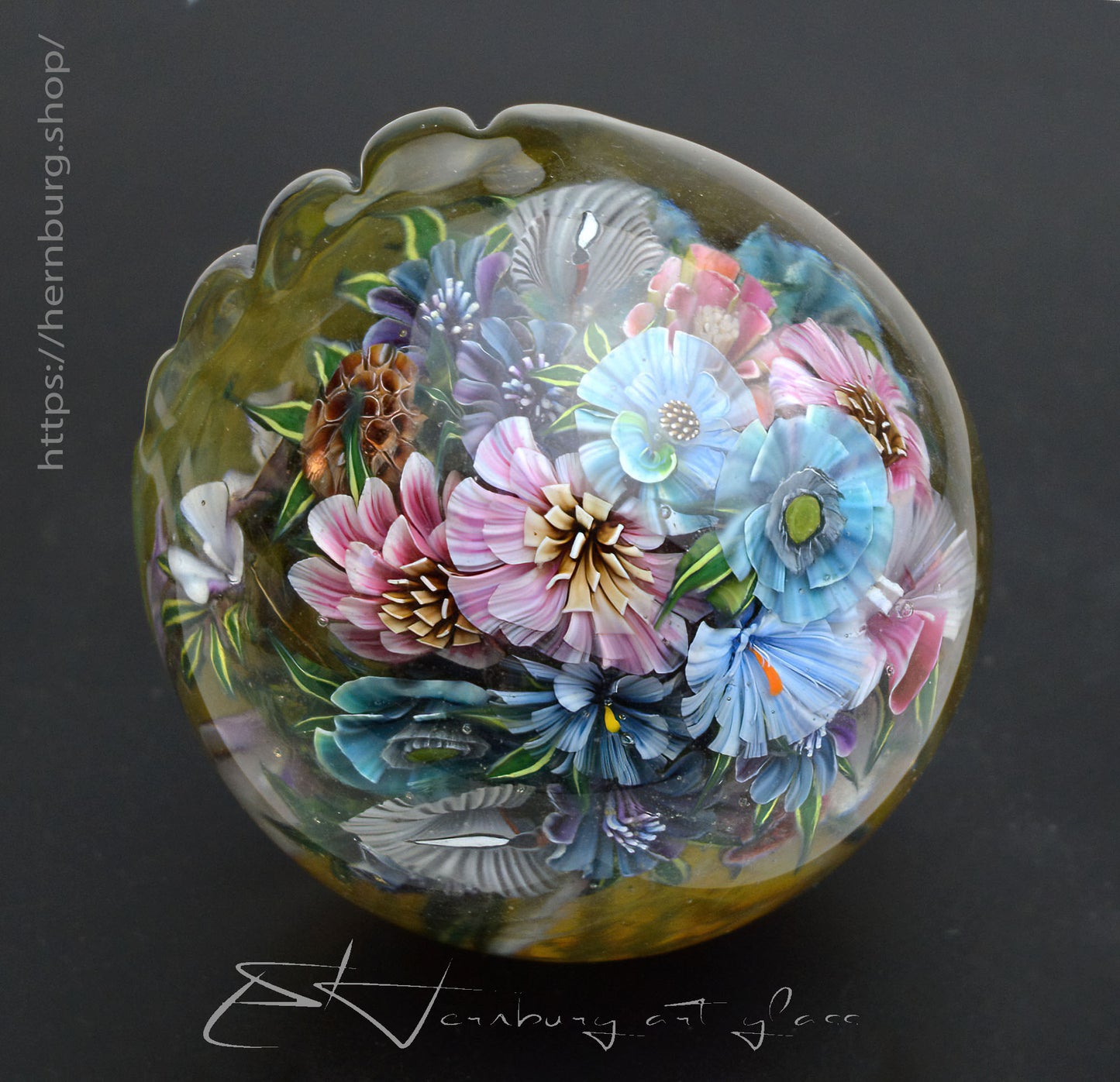 Paperweight "Morning Song". Glass. Diameter 60 mm (2.36”)
