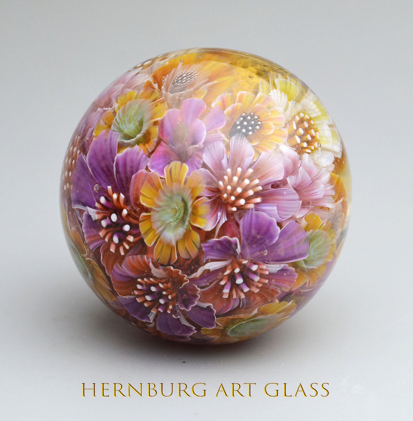 Marble. Collectible Sphere “Living Lace: Saffron”. Glass. . Diameter — 40 mm (1.57”)