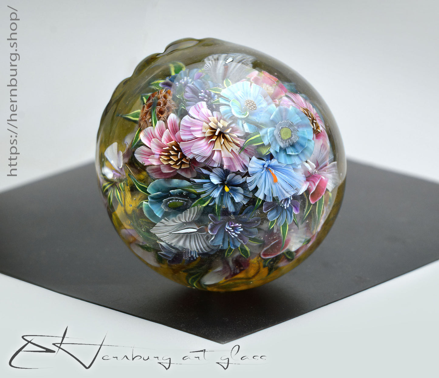 Paperweight "Morning Song". Glass. Diameter 60 mm (2.36”)