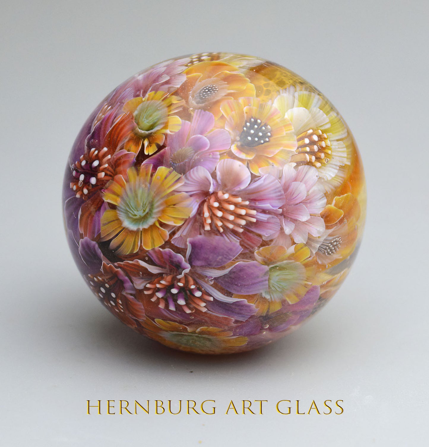 Marble. Collectible Sphere “Living Lace: Saffron”. Glass. . Diameter — 40 mm (1.57”)